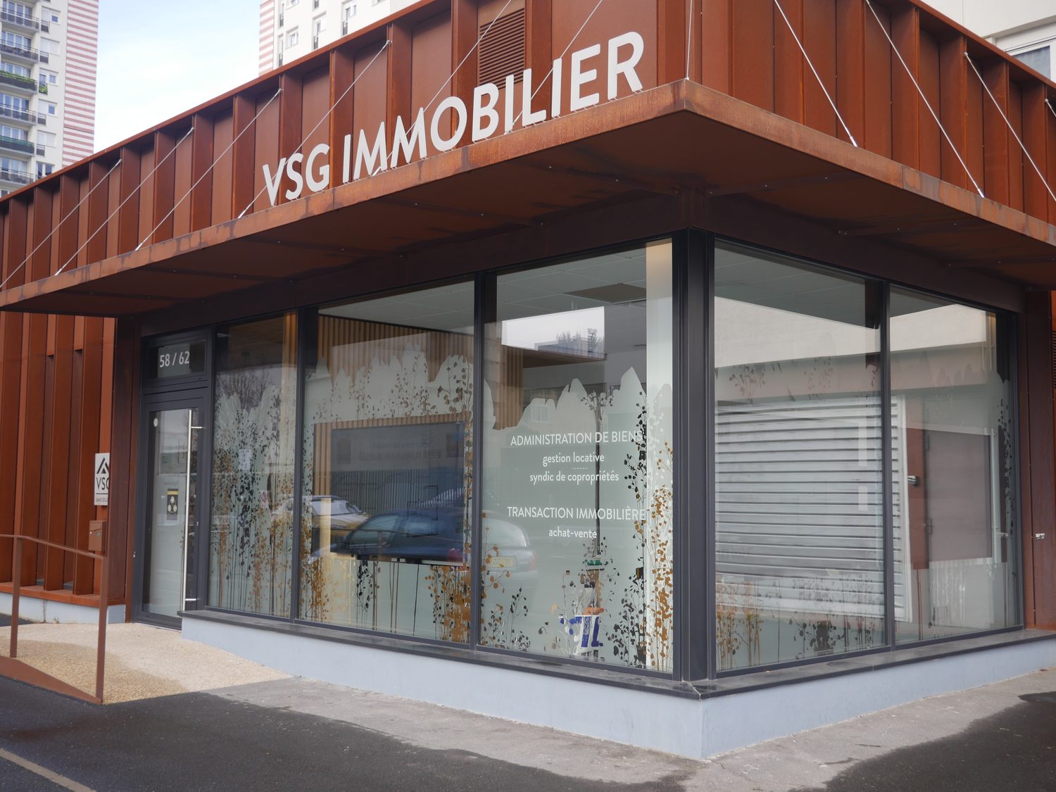 La devanture de l’agence VSG Immobilier, 58/62 avenue Jean Moulin à Villeneuve-la-Garenne